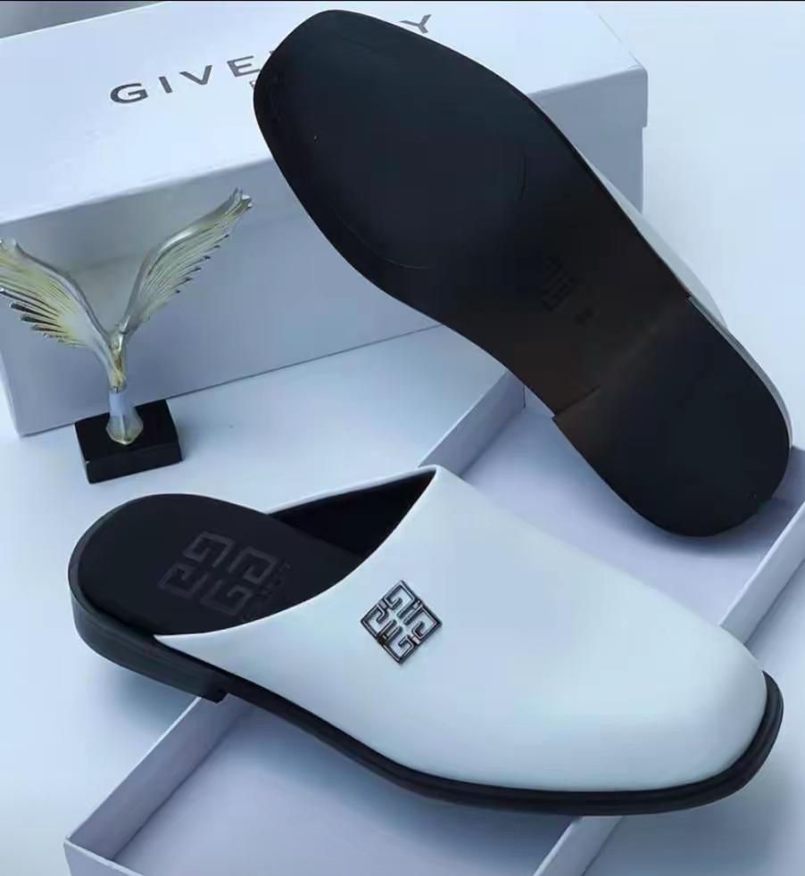 GIVENCHY